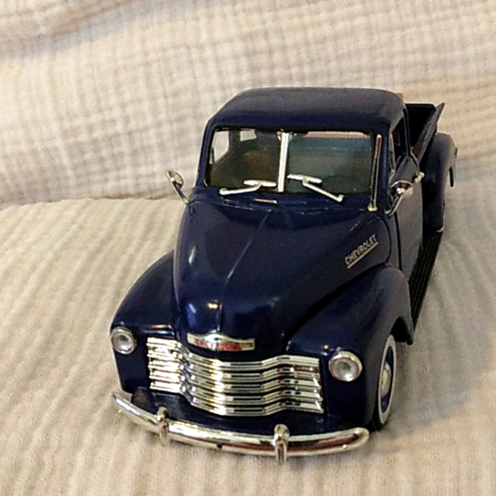 Chevrolet Chevy 1951 1/2 ton Step Side Blue Pickup Truck 1:32 Die-cast